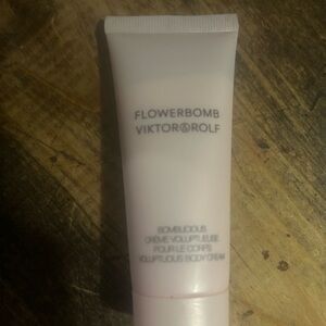 Women’s Flowerbomb Viktor & Rolf Bomblicious Voluptuous Body Cream 40 Ml/1.36 Oz
